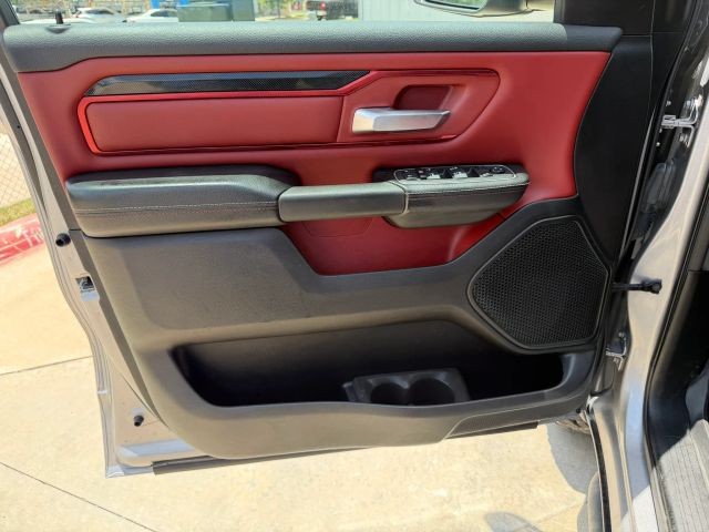 Ram 1500 Vehicle Full-screen Gallery Image 10