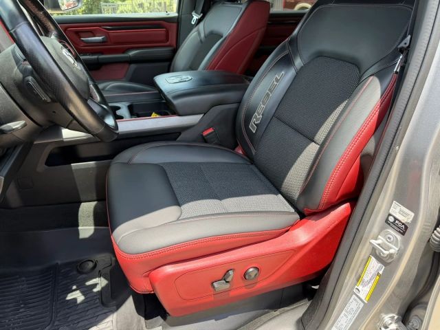 Ram 1500 Vehicle Full-screen Gallery Image 12