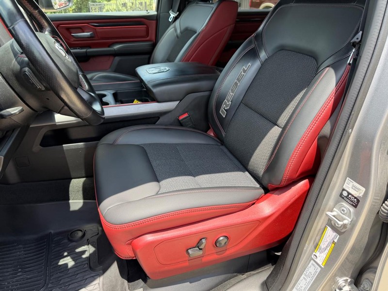 Ram 1500 Vehicle Full-screen Gallery Image 12