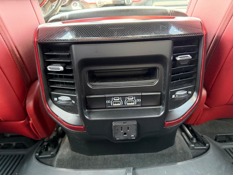 Ram 1500 Vehicle Full-screen Gallery Image 19