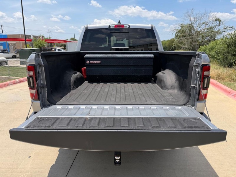 Ram 1500 Vehicle Full-screen Gallery Image 21