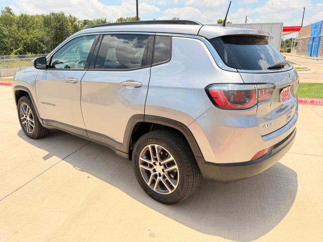 Jeep Compass Vehicle Full-screen Gallery Image 04