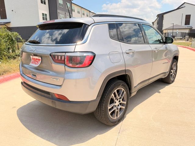 Jeep Compass Vehicle Full-screen Gallery Image 06