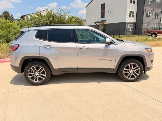 Jeep Compass Vehicle Full-screen Gallery Image 07