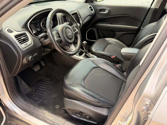 Jeep Compass Vehicle Full-screen Gallery Image 10