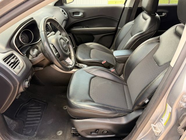 Jeep Compass Vehicle Full-screen Gallery Image 11