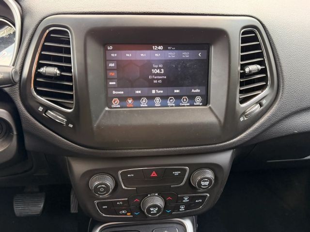 Jeep Compass Vehicle Full-screen Gallery Image 14