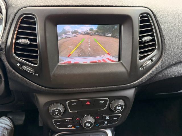 Jeep Compass Vehicle Full-screen Gallery Image 15