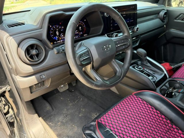 Chevrolet Colorado Vehicle Full-screen Gallery Image 11