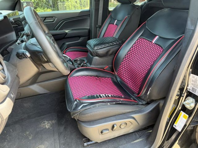 Chevrolet Colorado Vehicle Full-screen Gallery Image 12