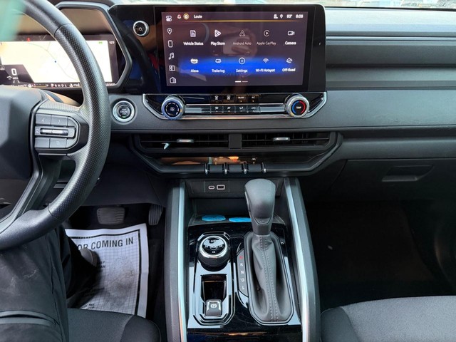 Chevrolet Colorado Vehicle Full-screen Gallery Image 15