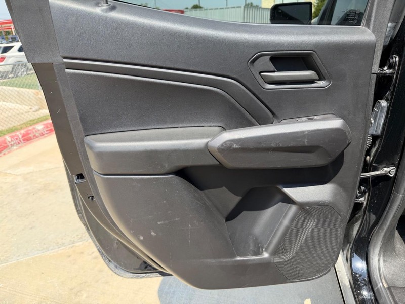Chevrolet Colorado Vehicle Full-screen Gallery Image 16