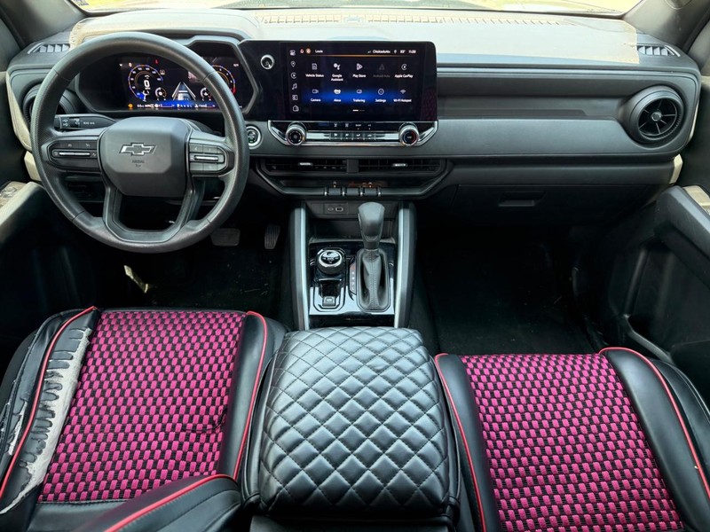 Chevrolet Colorado Vehicle Full-screen Gallery Image 19