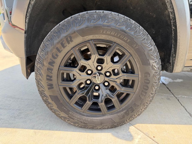 Chevrolet Colorado Vehicle Full-screen Gallery Image 21