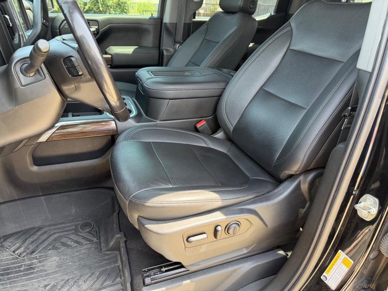 Chevrolet Silverado 1500 Vehicle Full-screen Gallery Image 12