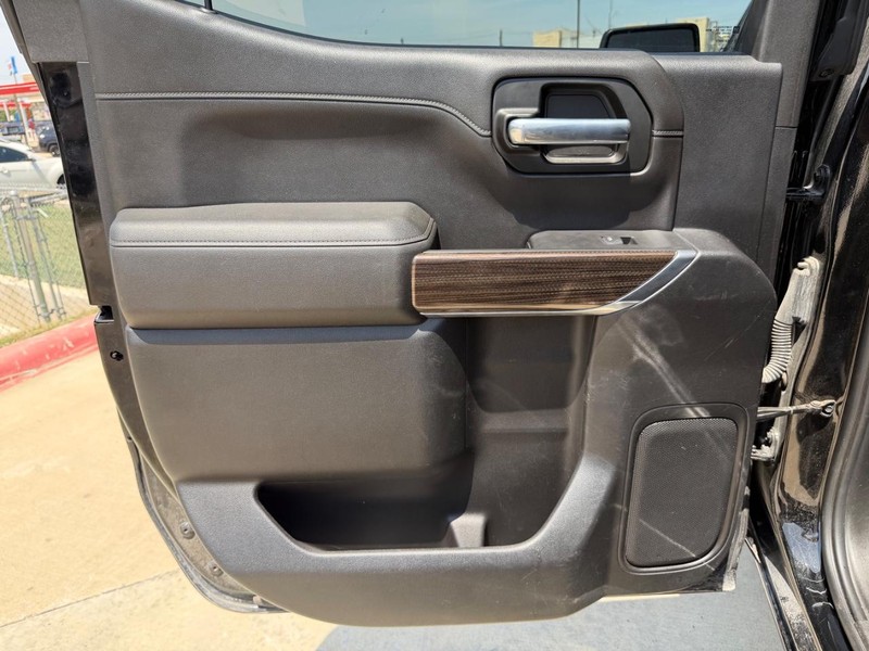 Chevrolet Silverado 1500 Vehicle Full-screen Gallery Image 16