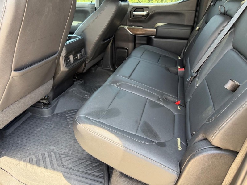 Chevrolet Silverado 1500 Vehicle Full-screen Gallery Image 17