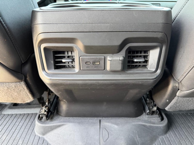 Chevrolet Silverado 1500 Vehicle Full-screen Gallery Image 19
