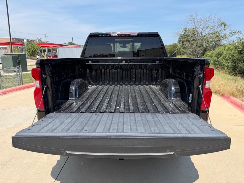 Chevrolet Silverado 1500 Vehicle Full-screen Gallery Image 21