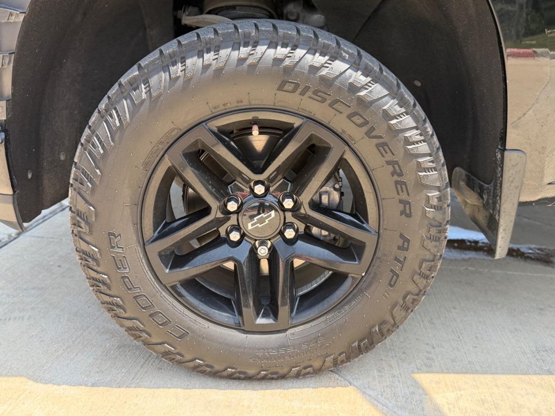 Chevrolet Silverado 1500 Vehicle Full-screen Gallery Image 23