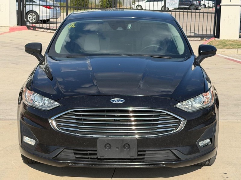 Ford Fusion Vehicle Full-screen Gallery Image 06