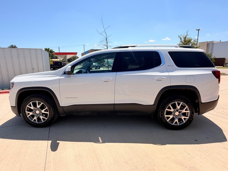 GMC Acadia Vehicle Full-screen Gallery Image 03