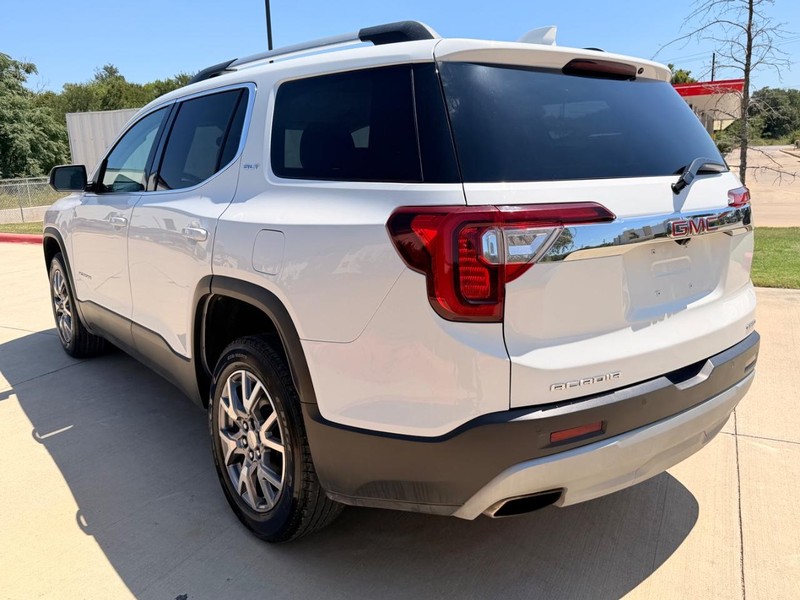 GMC Acadia Vehicle Full-screen Gallery Image 04