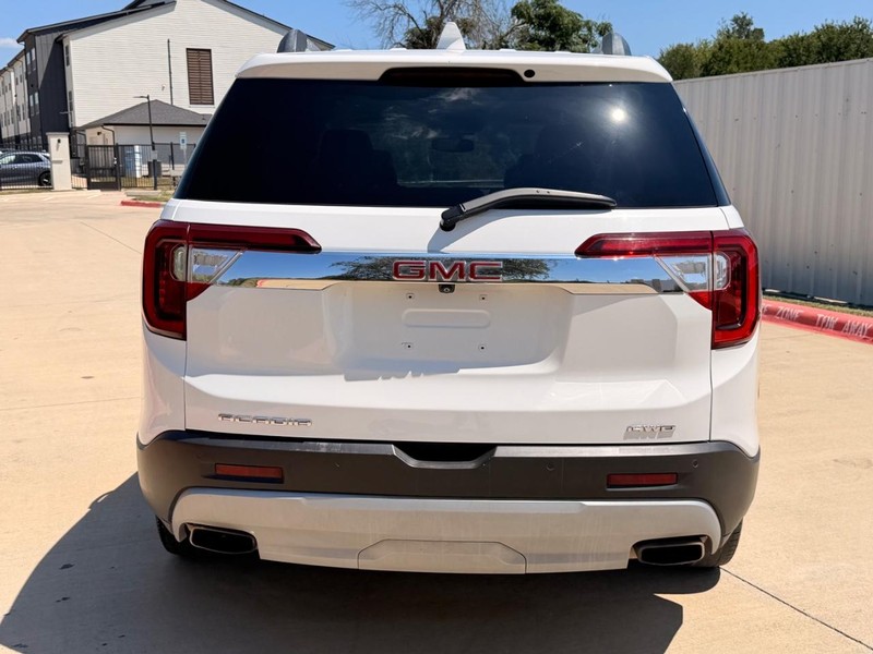 GMC Acadia Vehicle Full-screen Gallery Image 05