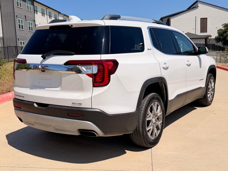GMC Acadia Vehicle Full-screen Gallery Image 06