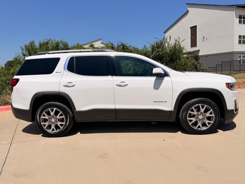GMC Acadia Vehicle Full-screen Gallery Image 07