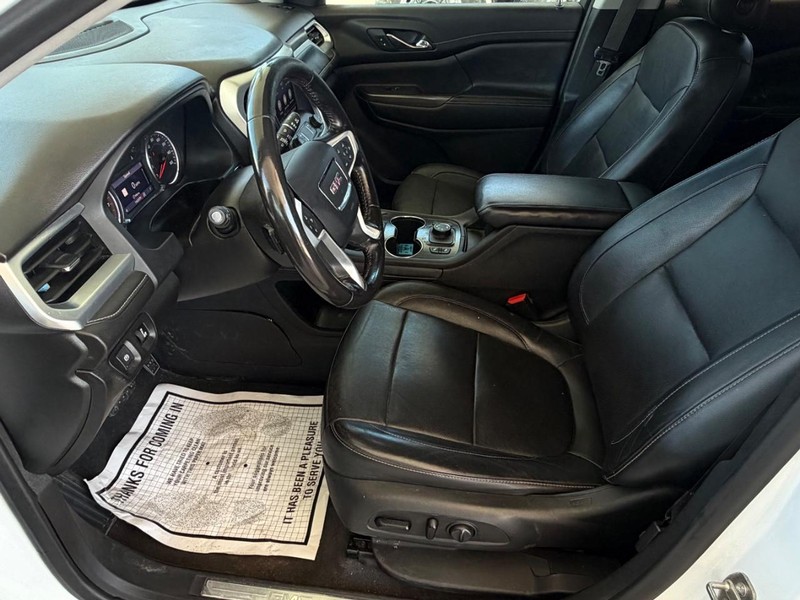 GMC Acadia Vehicle Full-screen Gallery Image 11