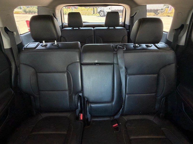 GMC Acadia Vehicle Full-screen Gallery Image 14