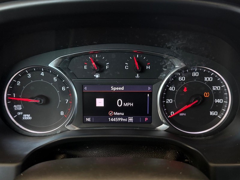 GMC Acadia Vehicle Full-screen Gallery Image 16