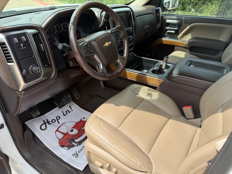 Chevrolet Silverado 1500 Vehicle Full-screen Gallery Image 11