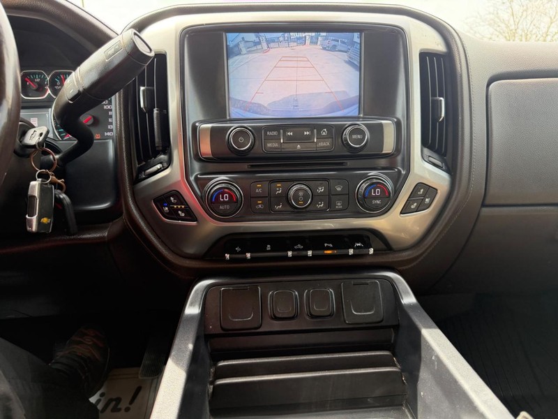 Chevrolet Silverado 1500 Vehicle Full-screen Gallery Image 15