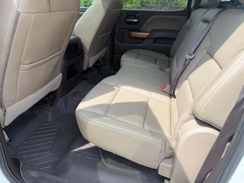 Chevrolet Silverado 1500 Vehicle Full-screen Gallery Image 17