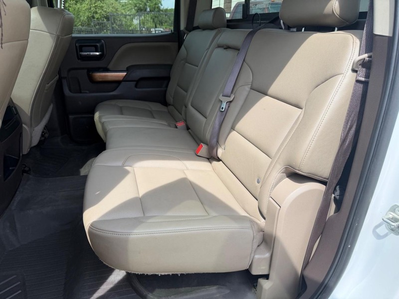 Chevrolet Silverado 1500 Vehicle Full-screen Gallery Image 18