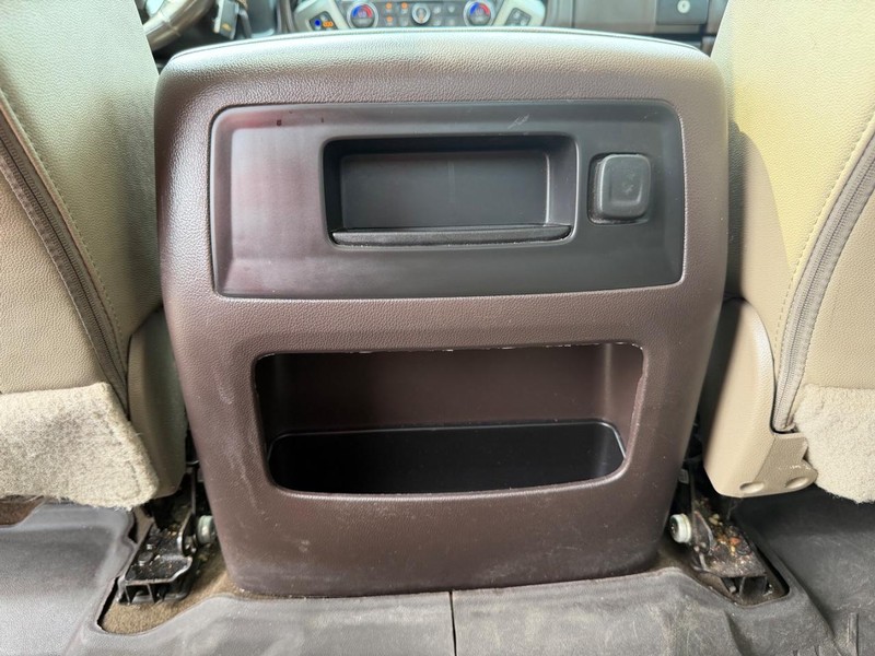 Chevrolet Silverado 1500 Vehicle Full-screen Gallery Image 19