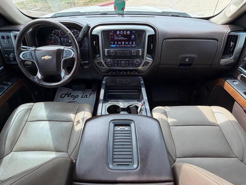 Chevrolet Silverado 1500 Vehicle Full-screen Gallery Image 20