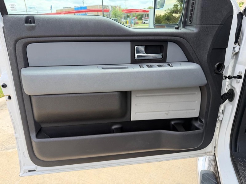 Ford F-150 Vehicle Full-screen Gallery Image 10