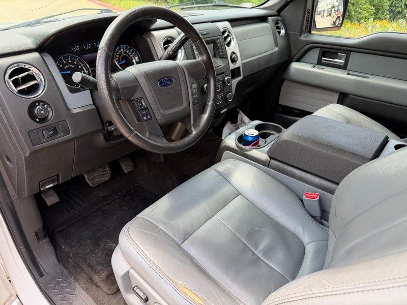 Ford F-150 Vehicle Full-screen Gallery Image 11