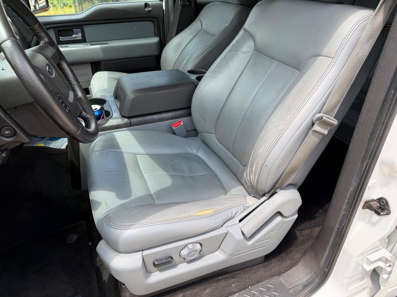 Ford F-150 Vehicle Full-screen Gallery Image 12