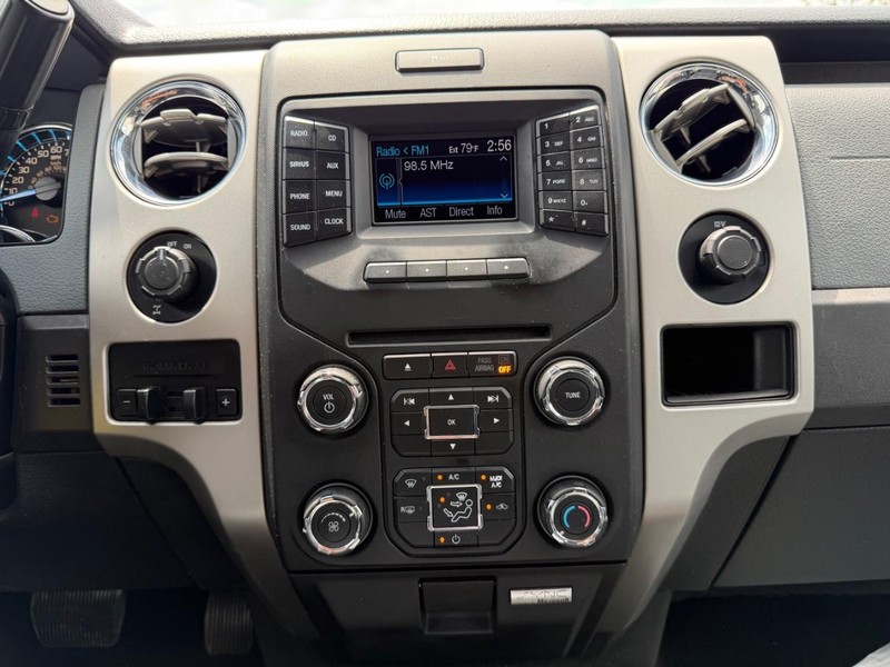Ford F-150 Vehicle Full-screen Gallery Image 14