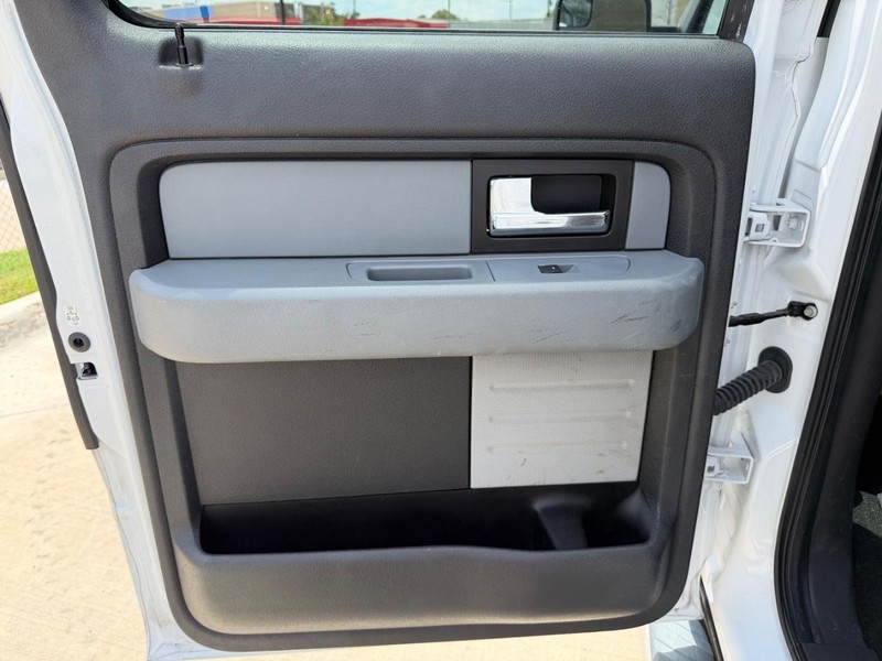 Ford F-150 Vehicle Full-screen Gallery Image 15