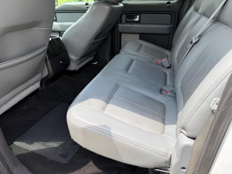 Ford F-150 Vehicle Full-screen Gallery Image 16