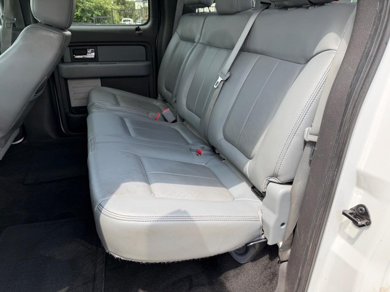 Ford F-150 Vehicle Full-screen Gallery Image 17