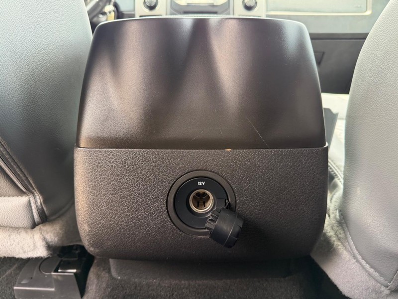 Ford F-150 Vehicle Full-screen Gallery Image 18