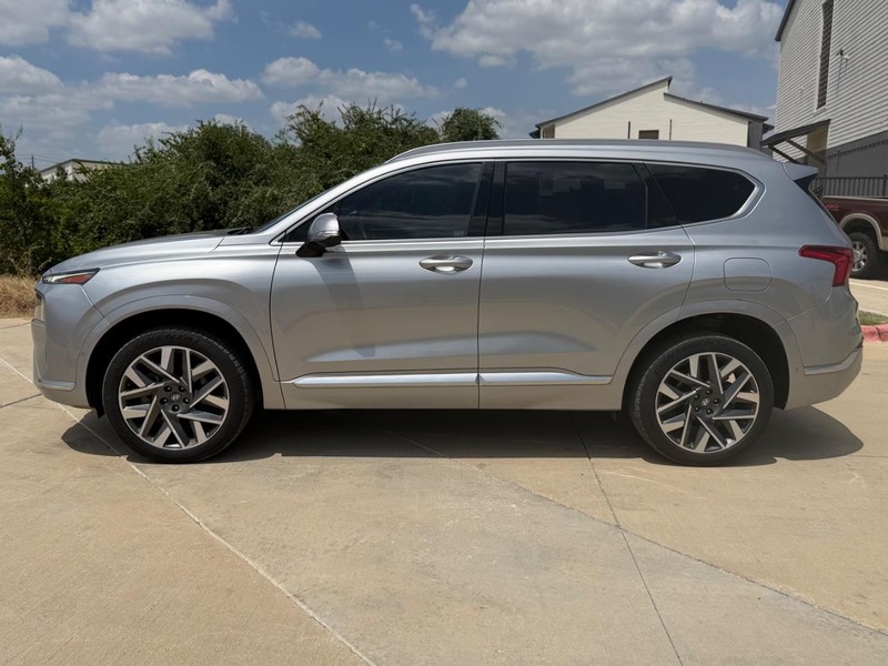 Hyundai Santa Fe Vehicle Full-screen Gallery Image 03