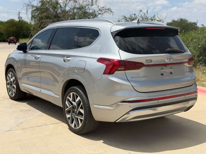 Hyundai Santa Fe Vehicle Full-screen Gallery Image 04