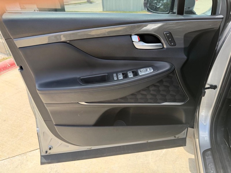 Hyundai Santa Fe Vehicle Full-screen Gallery Image 10